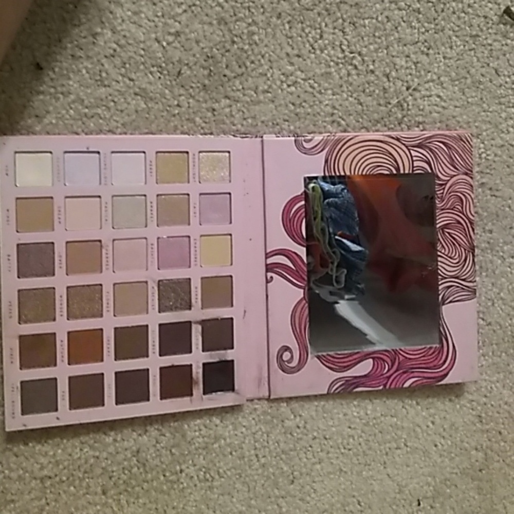 Makeup - Picture 2 of 2